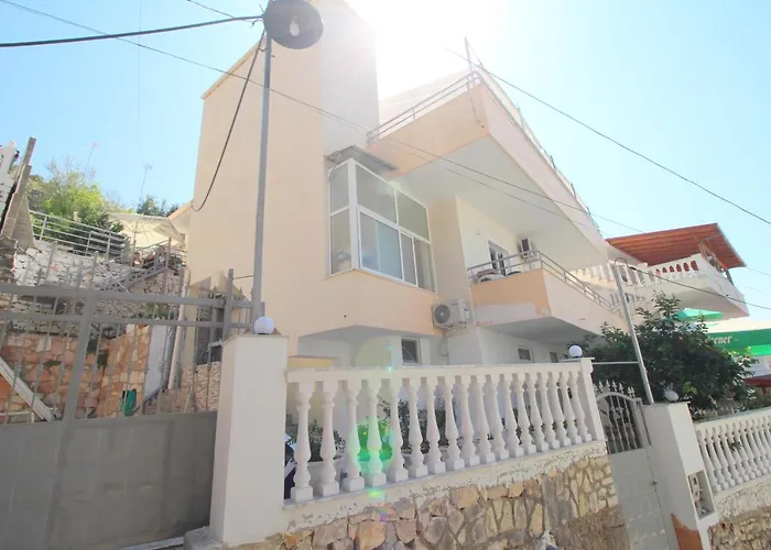 Lengu Holidays Apartment Sarandë