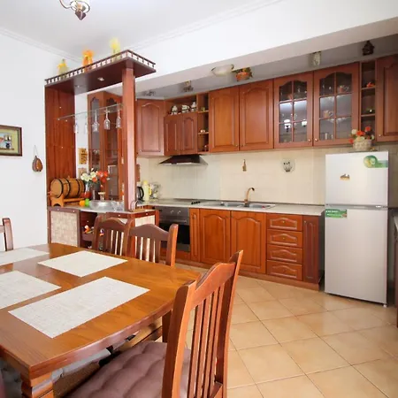 Apartment Lengu Holidays