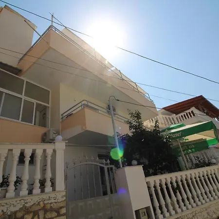 Lengu Holidays Apartment