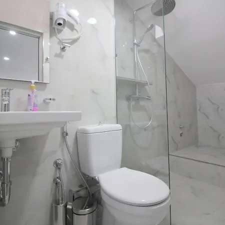 Lengu Holidays Apartment