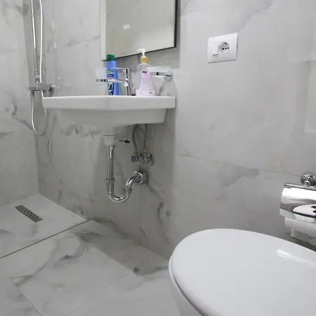 Lengu Holidays Apartment Sarande
