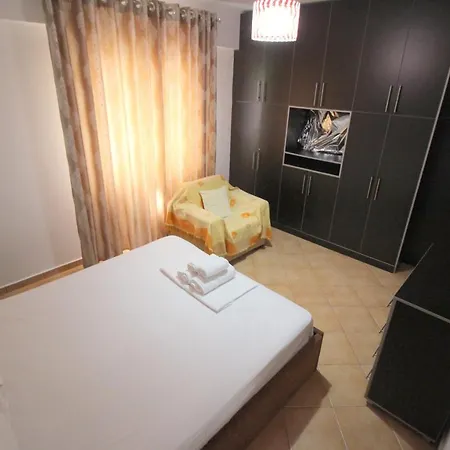 Lengu Holidays Apartment *